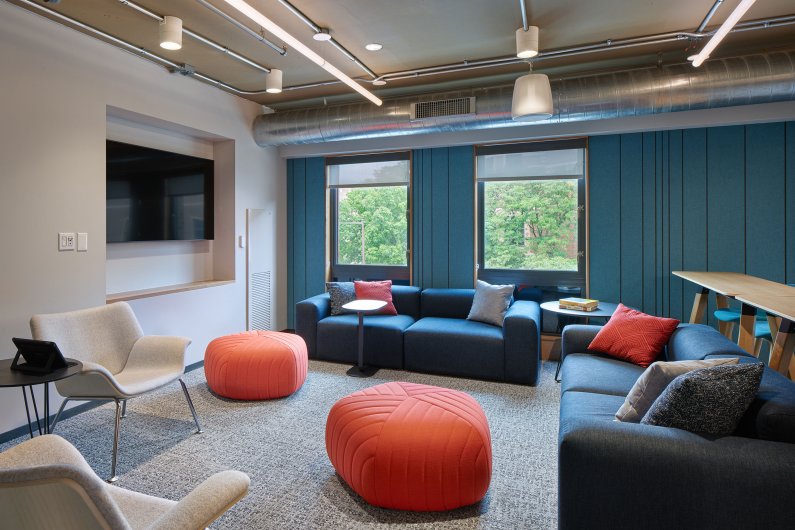 Acoustic Wool Felt Wall Panel (Rille) installed in education lounge space